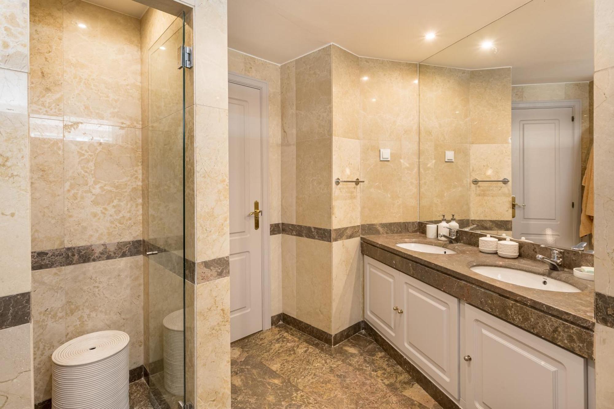 Saldanha Retreat 2br & Parking By Host For Us * Lisboa